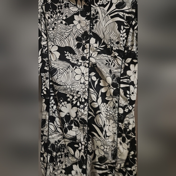 OSCAR By Osacr de la Renta vintage black and white floral trench coat. Size 8 - Picture 2 of 10